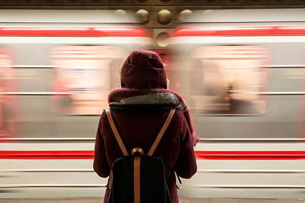 Да те свалят във и от влака